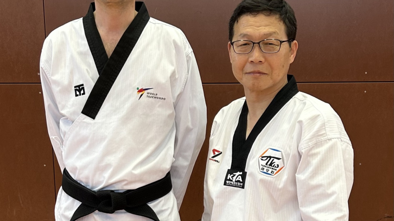 Jörg schließt die Ik-Pil Kang Poomsae Academy mit Zertifikat ab!